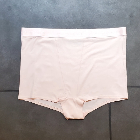NWT Victoria's Secret High-Waist Boy Short - Picture 1 of 9